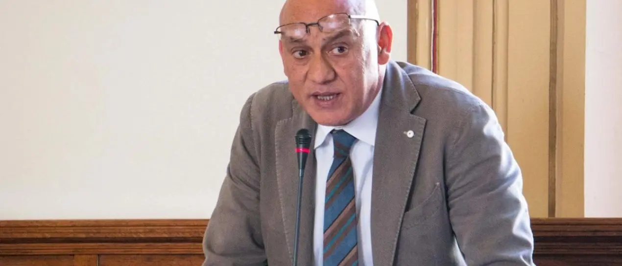 Indagato per voto di scambio, il consigliere comunale Sera si dimette da capogruppo Pd