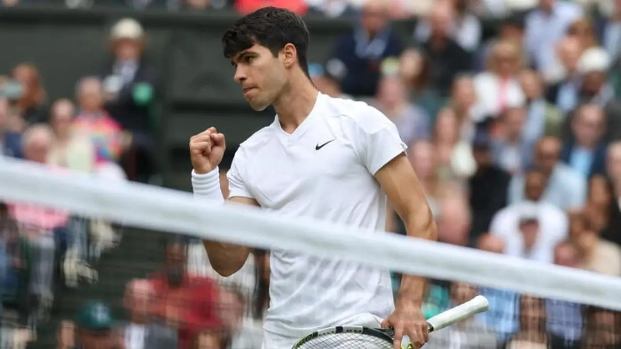 Alcaraz batte Medvedev e vola in finale a Wimbledon: potrebbe scontrarsi con l‘italiano Musetti