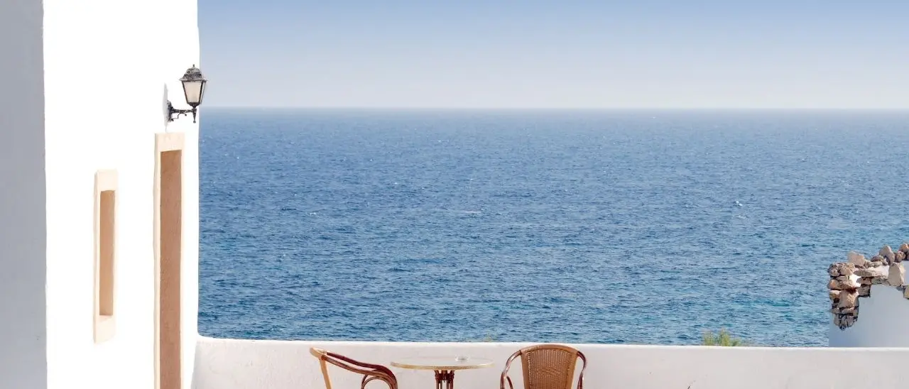 Affittano una casa vacanze in Calabria, si fanno versare 390 euro di caparra e spariscono: denunciati