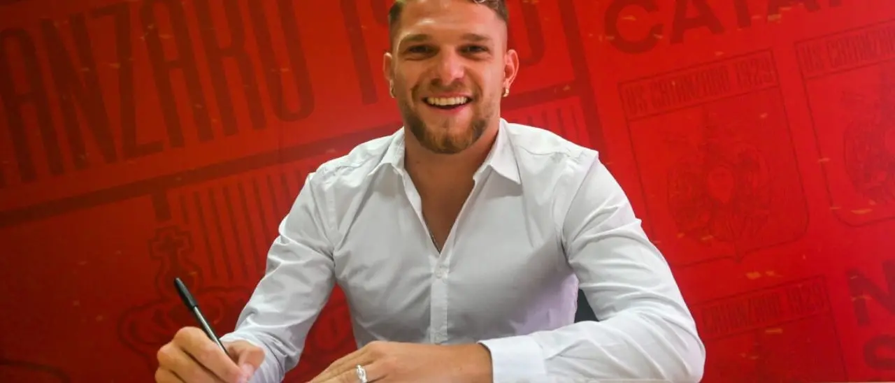Calciomercato Catanzaro, l’attaccante Giovanni Volpe è un nuovo calciatore giallorosso