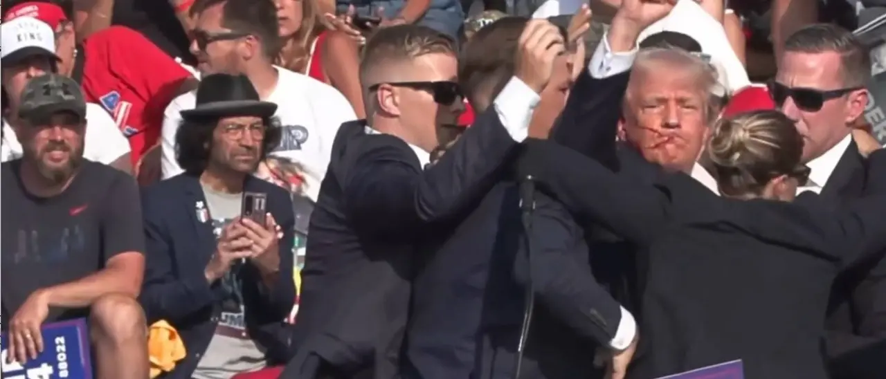 Trump dopo l’attentato: «Dio mi ha salvato, restiamo uniti e non permettiamo al male di prevalere»