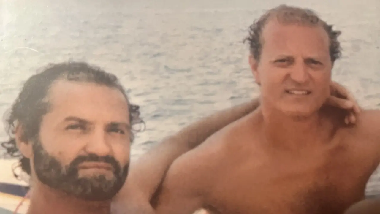 Lo stile e il genio creativo di Gianni Versace, il fratello Santo: «Uniti nella famiglia e nel lavoro ma il 15 luglio 1997 nella nostra vita irruppe il buio»