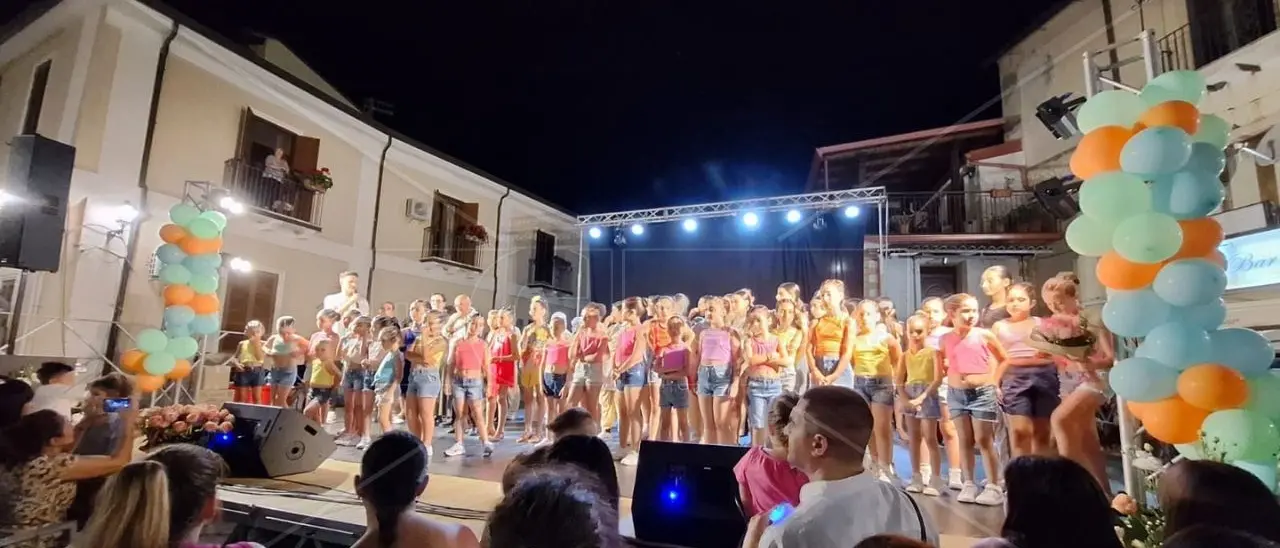Le stelle della Nadd Academy brillano a Nocera: danze latino americane e hip hop eseguite da atleti professionisti e giovanissime ballerine