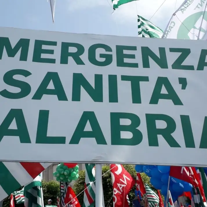 Sanità, Calabria (di nuovo) bocciata sui Lea: 28 minuti per un’ambulanza e l’assistenza domiciliare è precaria