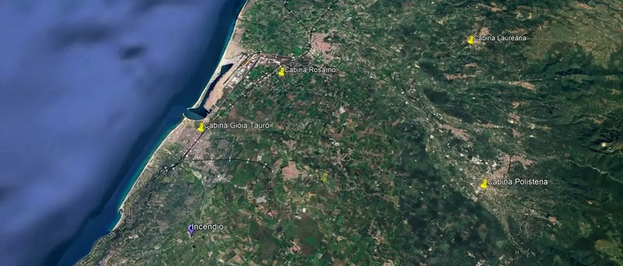 Incendio a Palmi, Arpacal avvia le analisi sulla qualità dell’aria dopo la nube nera che ha coperto la Piana