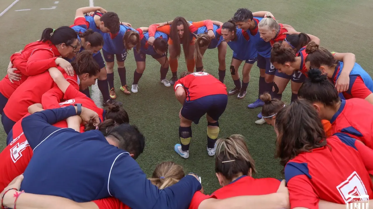 Cosenza calcio femminile, doccia fredda dopo la promozione: il club di Guarascio non si iscriverà alla serie C