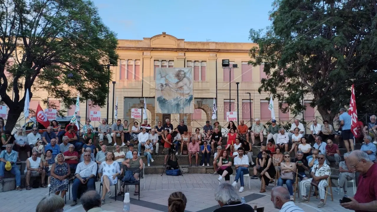 Villa San Giovanni, le proteste dei No ponte nel giorno del G7: «L’opera è una grande menzogna»