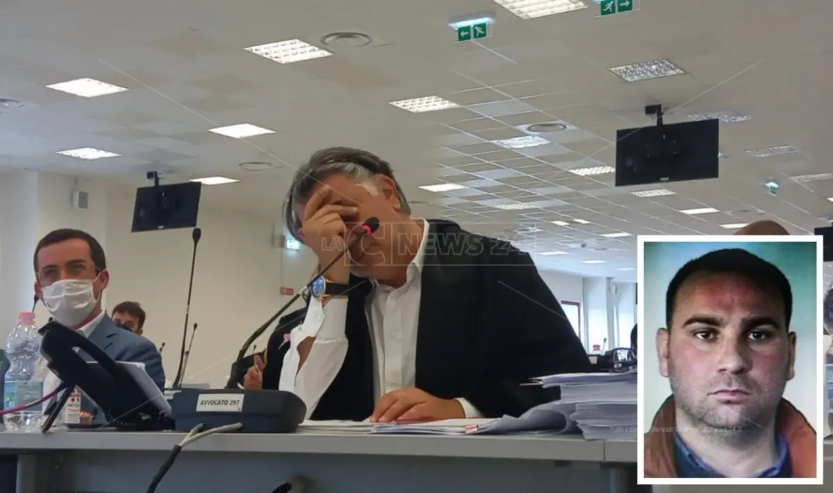 «Lei vomita contro Ascone dopo 4 anni». Mantella: «Parlai dopo 30 secondi». Scintille in aula tra Staiano e il pentito