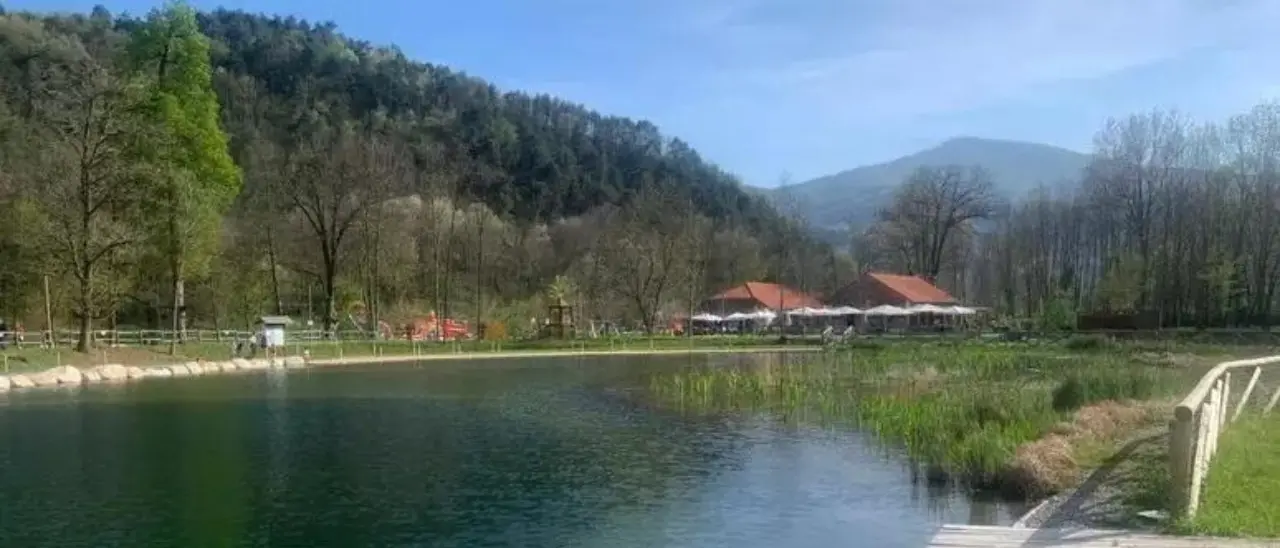 Tragedia nel Cuneese, bambina di 7 anni muore annegata nel lago di un bioparco