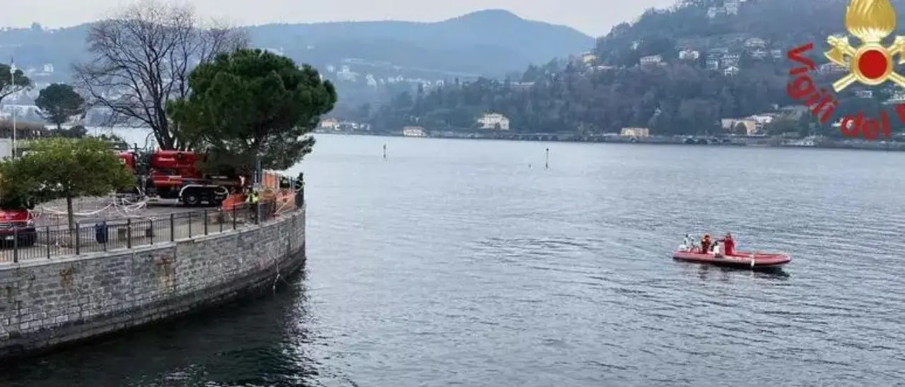 Turista 22enne è morto annegato nel lago di Como mentre faceva il bagno: salva la fidanzata 19enne