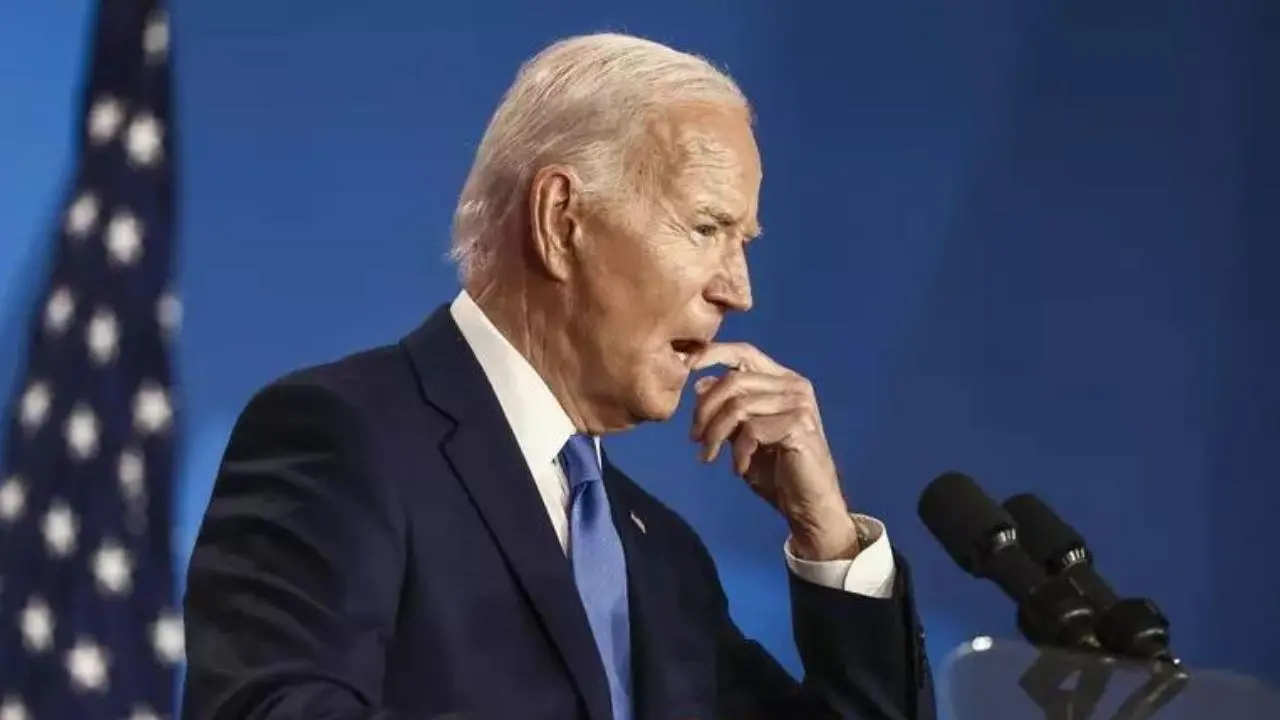 Biden positivo al Covid inizia a pensare a un possibile ritiro: «Kamala Harris può vincere?»