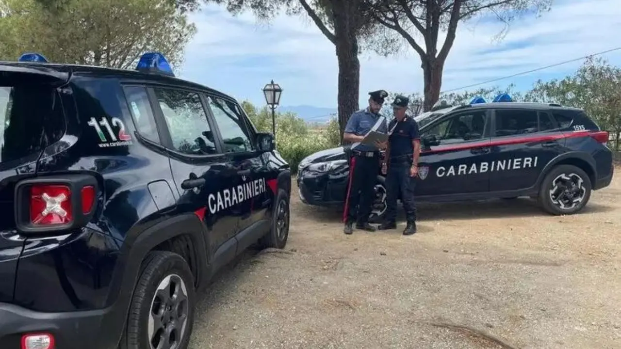 Carcasse di auto e camion abbandonate nelle vicinanze di una fiumara: sette denunce nel Reggino