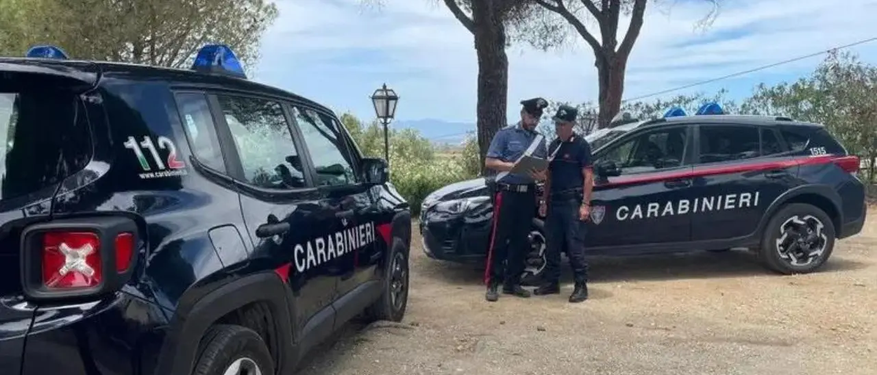 Carcasse di auto e camion abbandonate nelle vicinanze di una fiumara: sette denunce nel Reggino