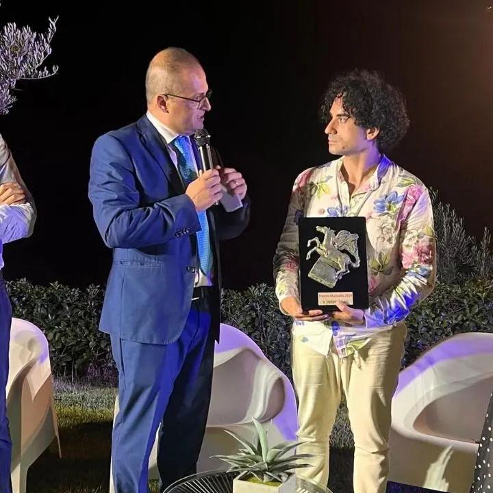 San Mango d’Aquino, lo scrittore Stefano Amato con “L’ultima candela di Kruje” trionfa al Premio Muricello 2024