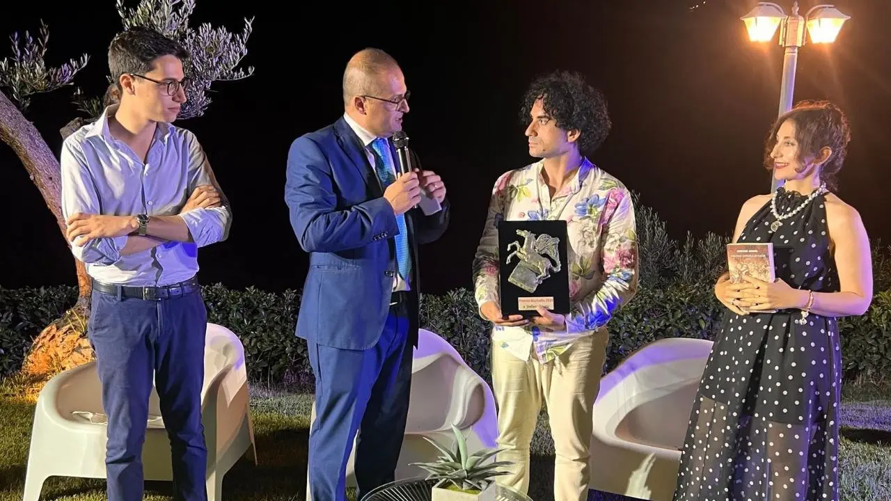 San Mango d’Aquino, lo scrittore Stefano Amato con “L’ultima candela di Kruje” trionfa al Premio Muricello 2024