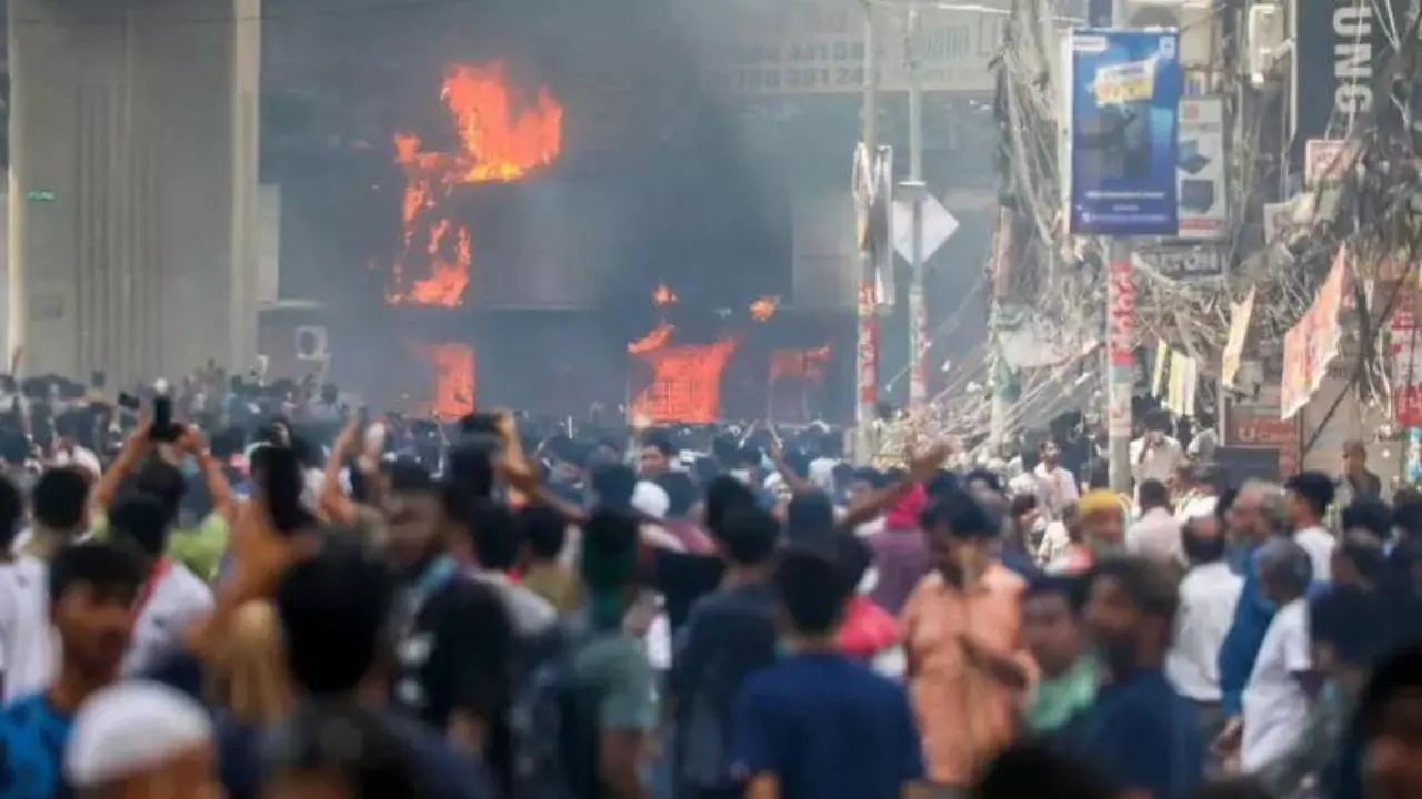 Violenti scontri tra studenti e polizia in Bangladesh, almeno 39 morti e oltre 700 feriti