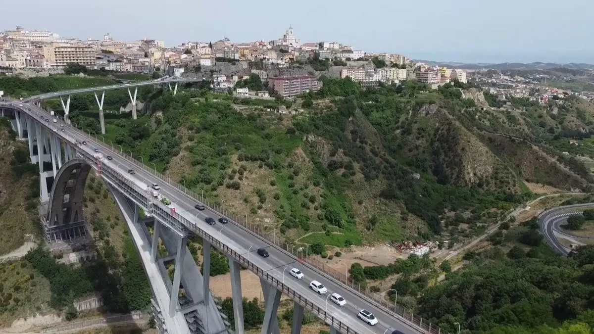 Catanzaro città italiana in cui la spesa costa di meno: lo stesso carrello a Bolzano “pesa” oltre 50 euro in più