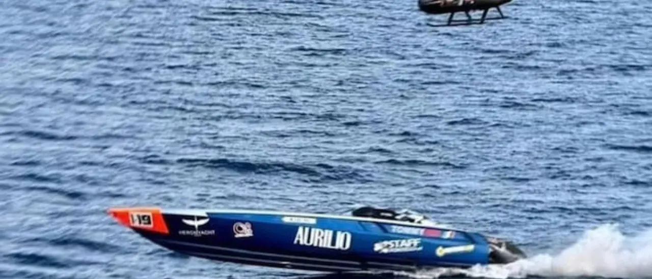 Il calabrese Claudio Gullo vola sull’acqua da Napoli a Capri e stabilisce il nuovo record del mondo: il trionfo del team Tommy Racing