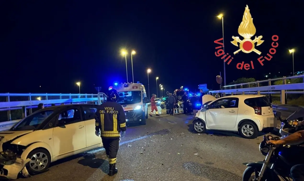 Incidente nel Catanzarese, tre feriti nello scontro tra due auto allo svincolo per Simeri Mare