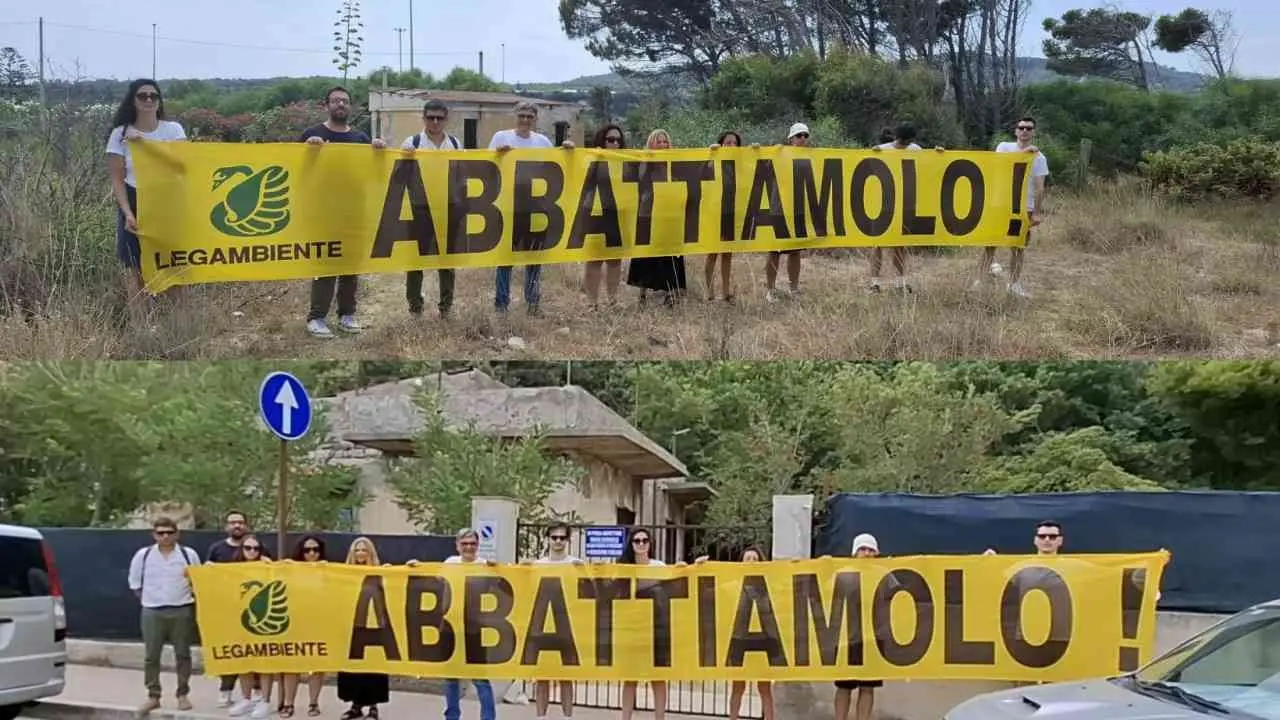 Goletta Verde rilancia dalla Calabria la lotta all’abusivismo edilizio: blitz a Palmi davanti a due ecomostri