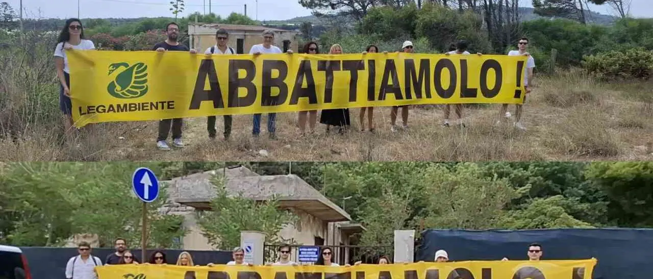 Goletta Verde rilancia dalla Calabria la lotta all’abusivismo edilizio: blitz a Palmi davanti a due ecomostri