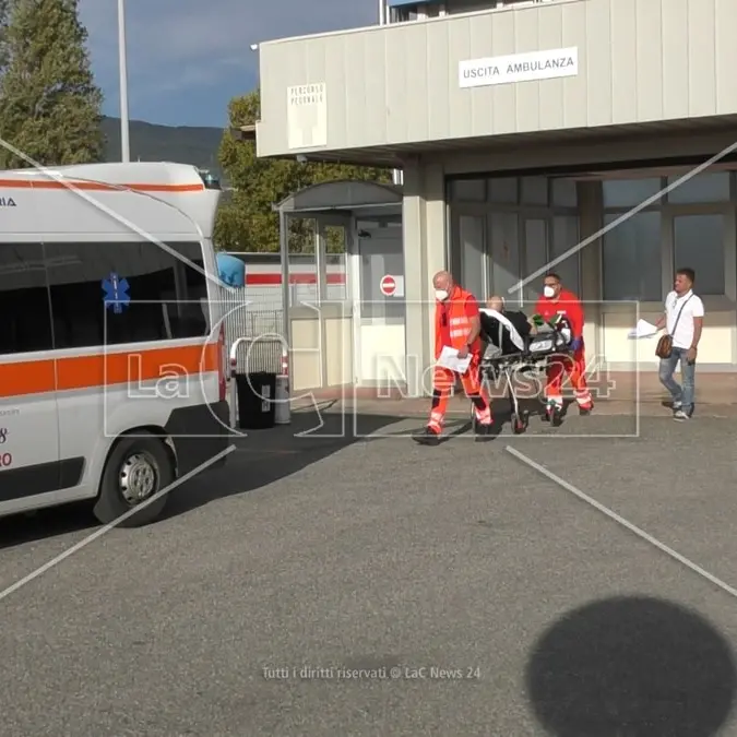 «Portate il paziente all’ospedale in auto»: il “consiglio” del 118 che non ha più medici né infermieri e ora è anche senza ambulanze