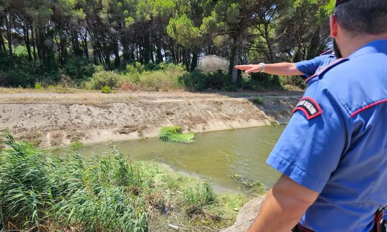 Mare inquinato a Lamezia, sequestrato tratto di un canalone industriale che scaricava nel Golfo di Sant’Eufemia