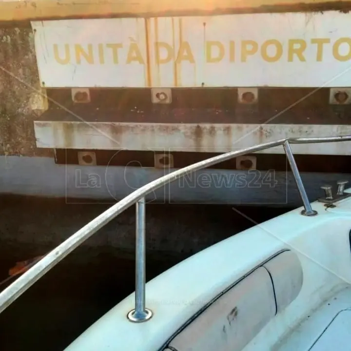 Barche ormeggiate abusivamente al porto di Gioia Tauro, l’Autorità di sistema invita alla rimozione ma i pescatori non ci stanno