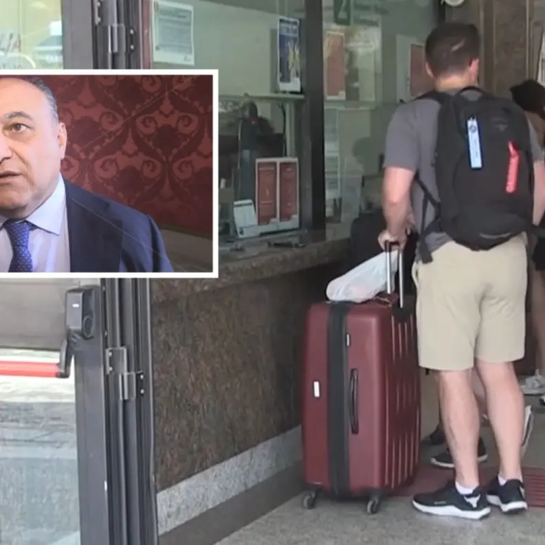 Treni fermi, l’assessore Calabrese (Turismo) si tira fuori: «C’è poco da fare». E ai pullman sostitutivi «ci pensano le Ferrovie»