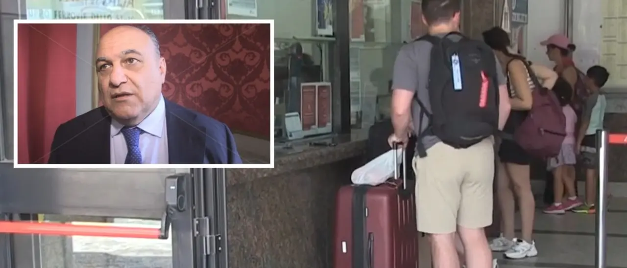 Treni fermi, l’assessore Calabrese (Turismo) si tira fuori: «C’è poco da fare». E ai pullman sostitutivi «ci pensano le Ferrovie»