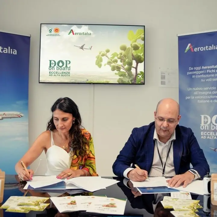 I fichi di Cosenza a bordo dei voli Aeroitalia: accordo tra la compagnia e il Consorzio di tutela dell’eccellenza bruzia