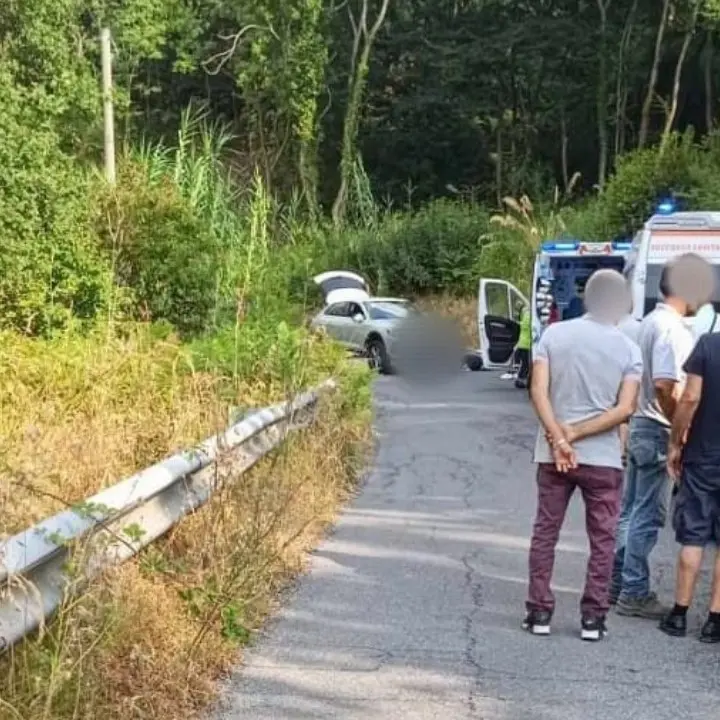 Drammatico incidente sulla Ss 18, scontro tra un’auto e uno scooter: muore un 18enne di Sangineto