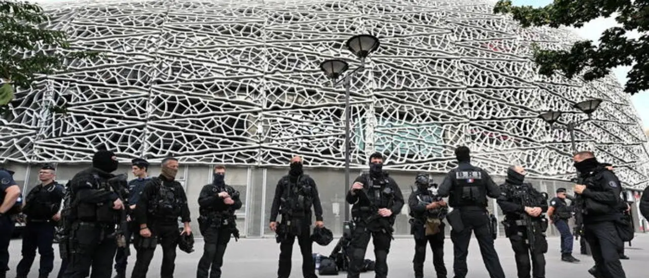 Olimpiadi al via in una Parigi blindata: in azione migliaia di specialisti dell’antiterrorismo