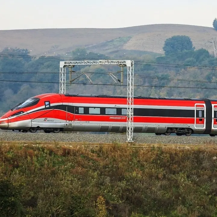 Treni, ripresa questa mattina la circolazione sulla Battipaglia-Sapri: da e verso la Calabria si viaggia su un unico binario