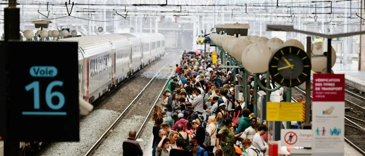 Parigi, sabotaggio ai treni dell’Alta velocita poco prima delle Olimpiadi: altissima tensione sui Giochi