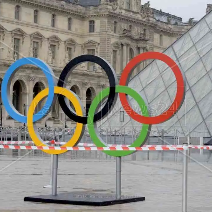 Olimpiadi di Parigi, tutto pronto per la cerimonia di apertura. Il centro della città chiuso al pubblico per il rischio attentati