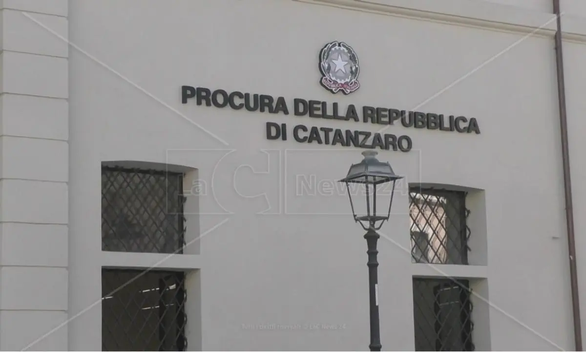 I traffici di droga e armi della cosca dei Gaglianesi, la Dda di Catanzaro chiede il processo per 30 persone - NOMI