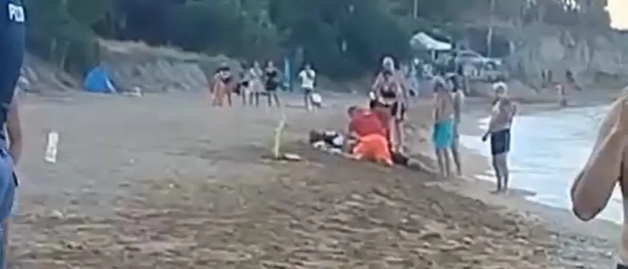 Muore in spiaggia a Crotone dopo essere stato punto da un insetto: inutili i soccorsi