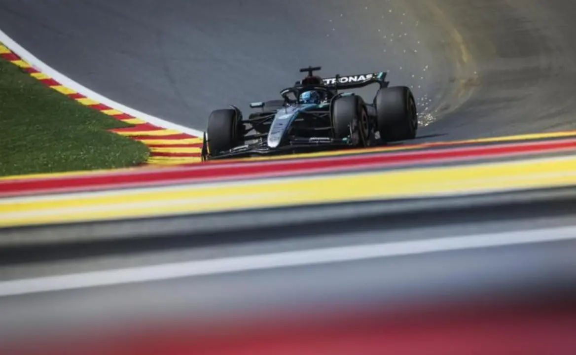 Gp Belgio, doppietta Mercedes con Russell e Hamilton. Ferrari fuori dal podio