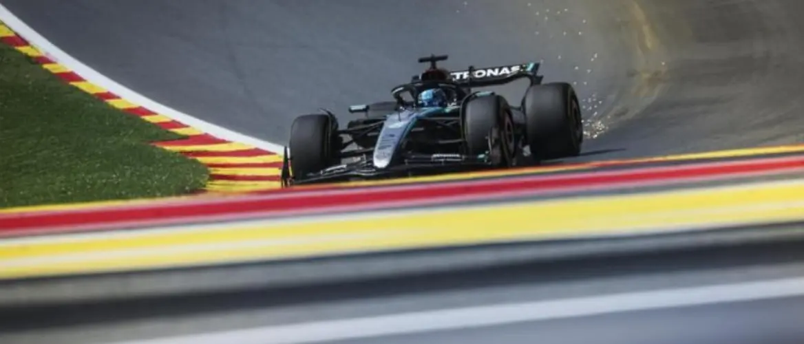 Gp Belgio, doppietta Mercedes con Russell e Hamilton. Ferrari fuori dal podio