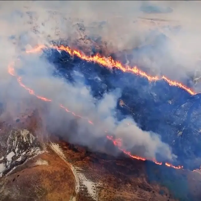 Gestione incendi, Legambiente bacchetta la Regione: «I droni per i post sui social non bastano, serve più prevenzione»