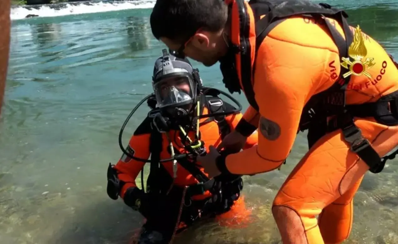 Si tuffa nel fiume ma non riemerge, morto 13enne nel Cremonese