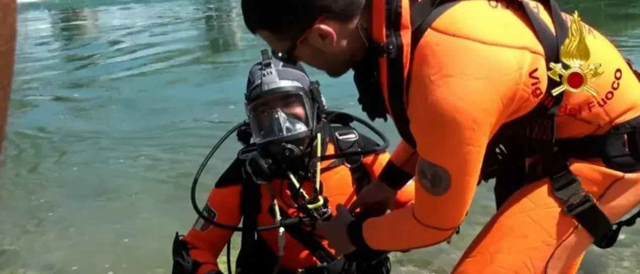 Si tuffa nel fiume ma non riemerge, morto 13enne nel Cremonese