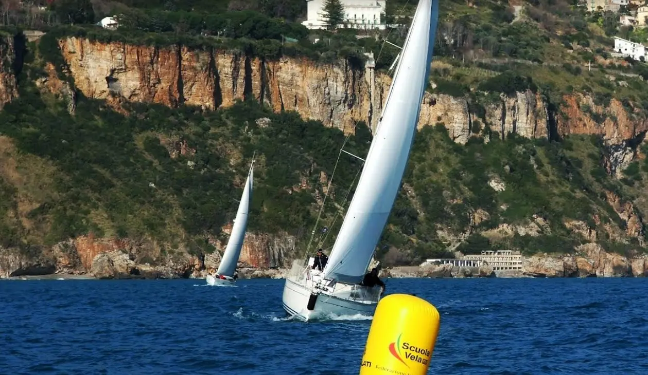 Vela a Cetraro, tutto pronto per la regata più longeva della Calabria. I promotori: «40 anni di storia»