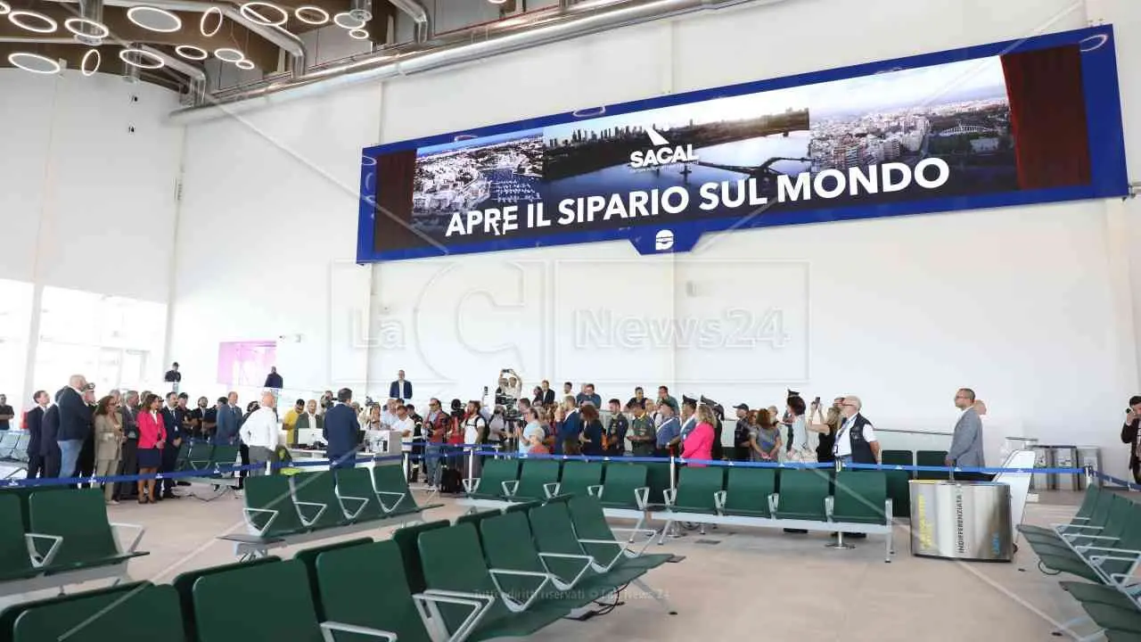 Legno e pietra per la nuova area partenze dell’aeroporto di Lamezia, Franchini (Sacal): «Rappresenta la solidità dei calabresi»