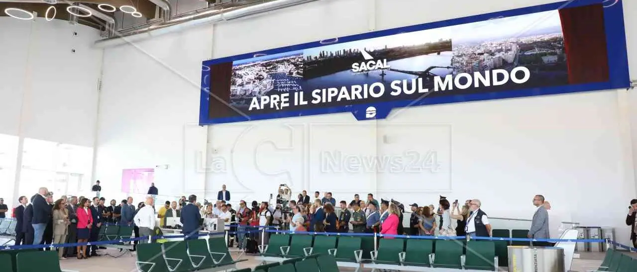 Legno e pietra per la nuova area partenze dell’aeroporto di Lamezia, Franchini (Sacal): «Rappresenta la solidità dei calabresi»