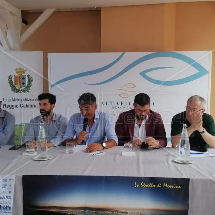 La Traversata dello Stretto compie 60 anni: tradizione, tecnologia e gemellaggio con la Capri-Napoli. «In mostra la Calabria migliore»