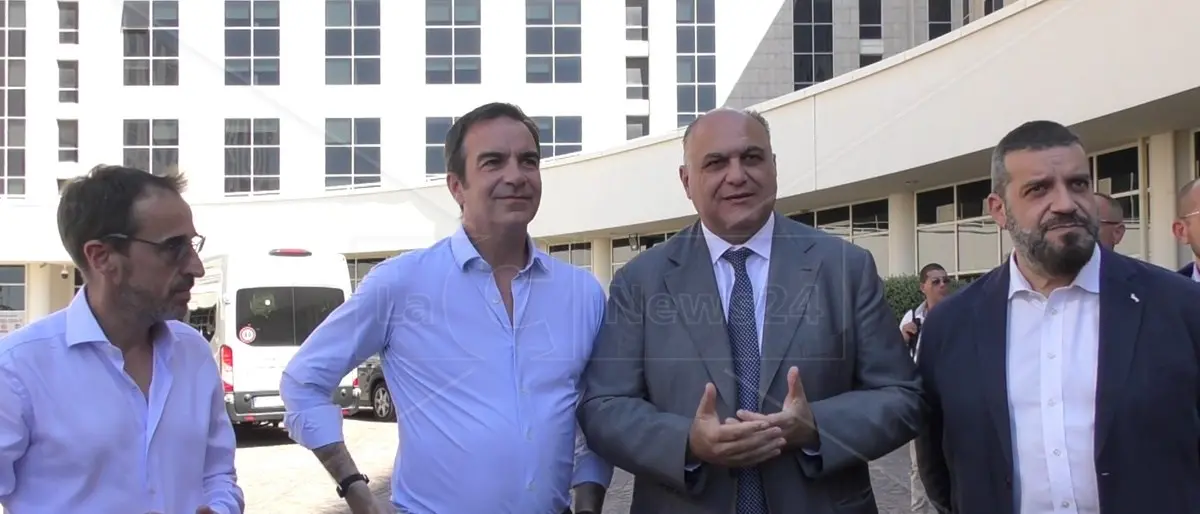 Recruiting day Ryanair, in 300 per 60 posti di lavoro. Occhiuto: «Non pensiamo solo ad aumentare i voli, vogliamo creare occupazione»