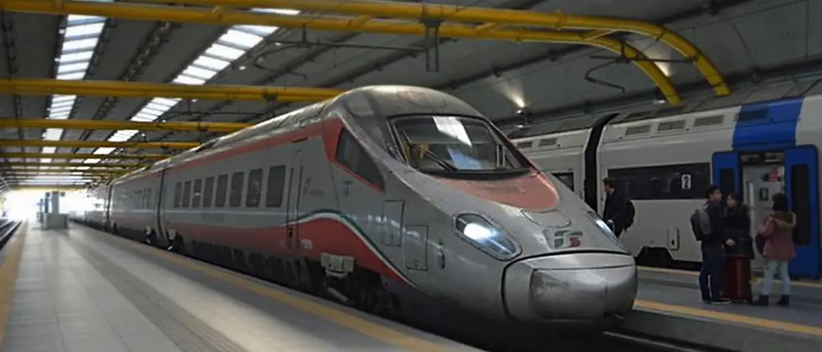 Trenitalia, ad agosto modifiche per treni lunga percorrenza: servizio potenziato con i bus sostitutivi