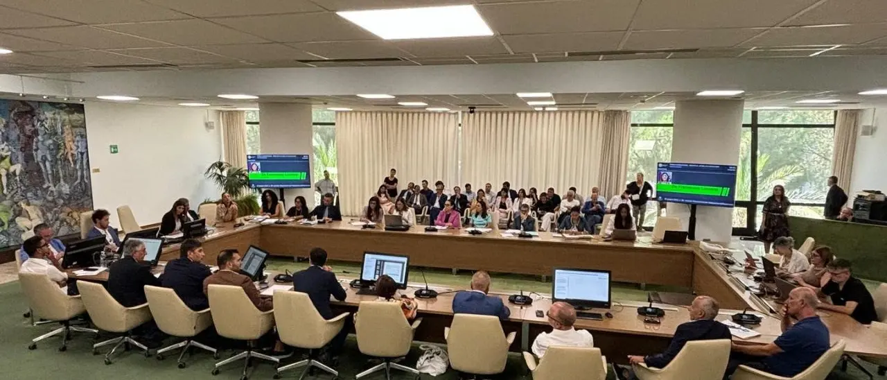 Autonomia differenziata, la maggioranza boccia il referendum: «Incostituzionale». Lo Schiavo: «Si sostituiscono alla Consulta»